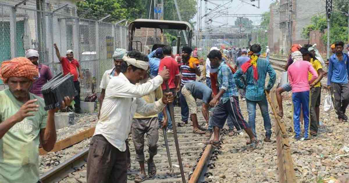 A crack appeared on the railway track before Bongaon Station, causing a prolonged halt in train services