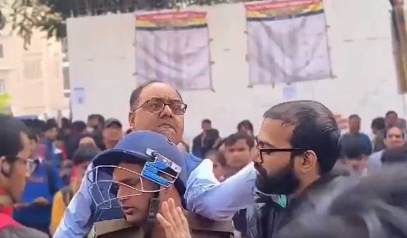 Patna DM Chandrashekhar Singh's slap to a protesting BPSC