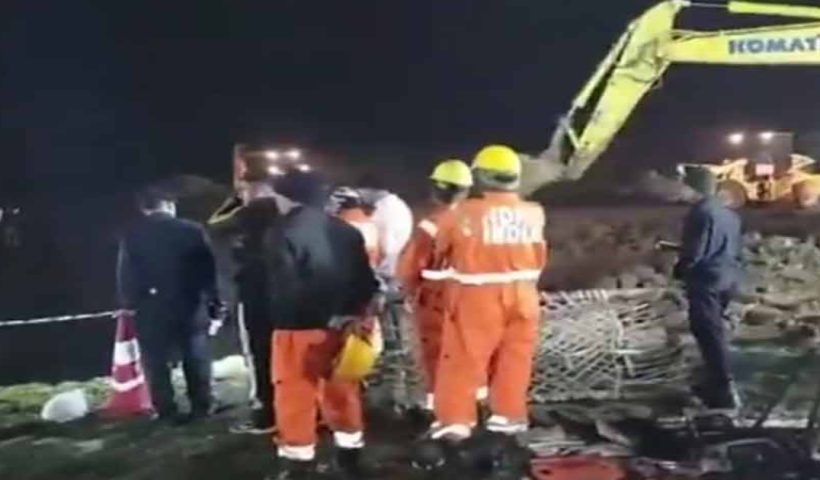 Rajasthan child fall into whale getting critical situation to rescue rescue operation continue