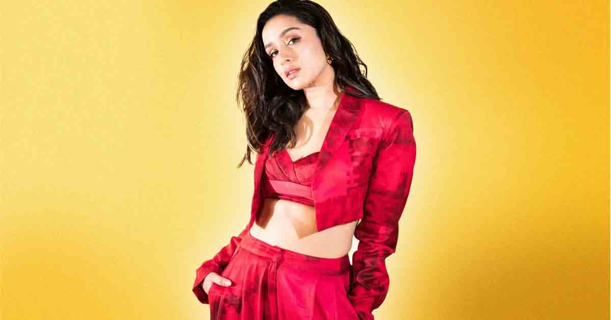 Shraddha Kapoor's mobile wallpaper featuring a picture with her rumored boyfriend Rahul Mody has sparked a buzz among fans. Discover the reactions and what this reveal might mean for their relationship.