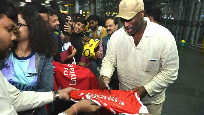 Football legend Sol Campbell arrives in Kolkata for Tata Steel World 25K. Join the Arsenal star on 15th December 2024 to celebrate fitness, sports, and community spirit!