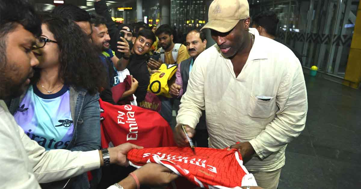 Football legend Sol Campbell arrives in Kolkata for Tata Steel World 25K. Join the Arsenal star on 15th December 2024 to celebrate fitness, sports, and community spirit!