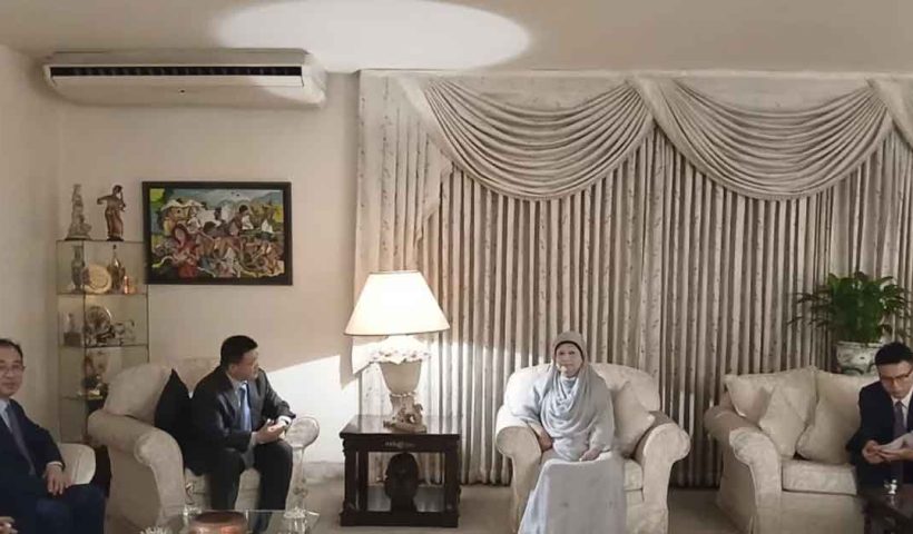 Chinese envoys meet with BNP leader Khaleda Zia at her residence in Dhaka on wednesday