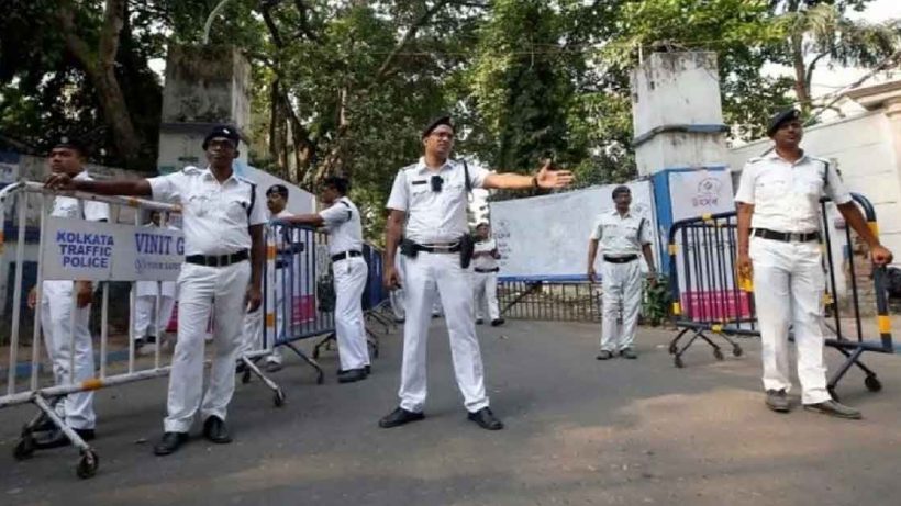 bus accident near jadavpur 8b bus stand