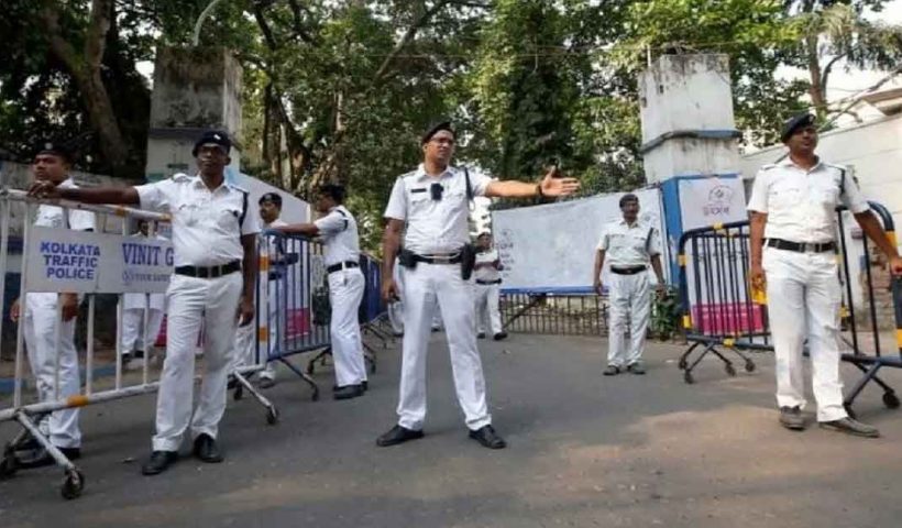 bus accident near jadavpur 8b bus stand