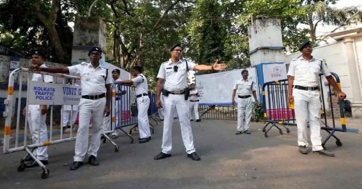 bus accident near jadavpur 8b bus stand