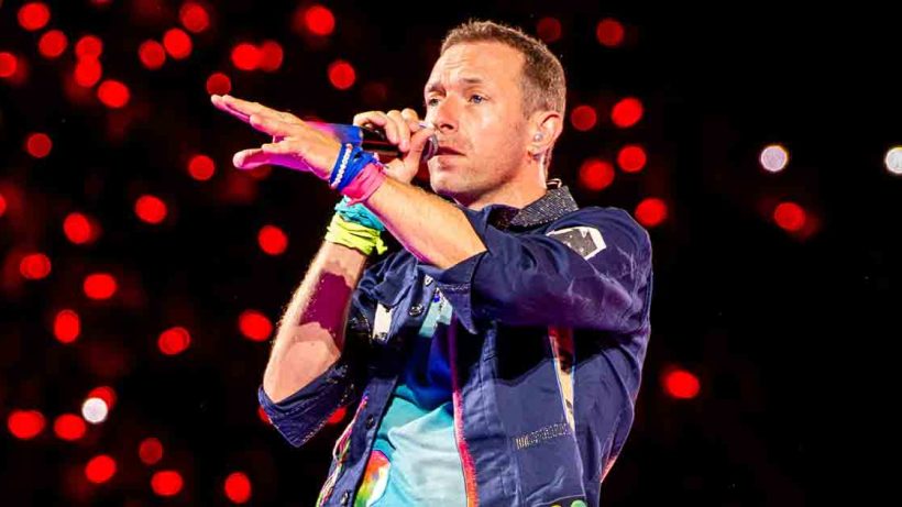 **Meta Description:** "Coldplay's Chris Martin mesmerized fans at the Ahmedabad concert by singing 'Vande Mataram' and 'Maa Tujhe Salaam' in honor of Republic Day. Watch the viral video as the crowd celebrates this unforgettable moment!"