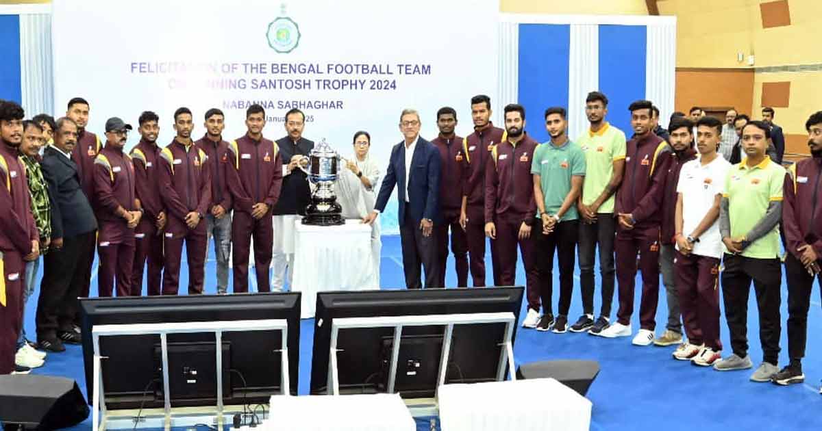 Mamata Banerjee with Bengal Football Team after win Santosh Trophy Final