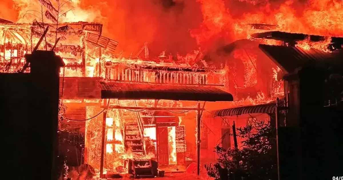 Massive Fire Engulfs Over 15 Houses in Manipur's Moreh Town