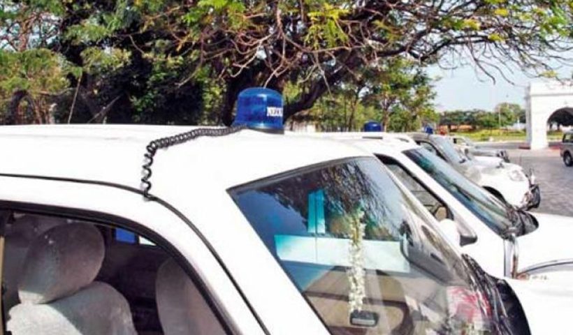 Misuse of Blue Light Car, Agriculture Department Driver Takes Family to Picnic