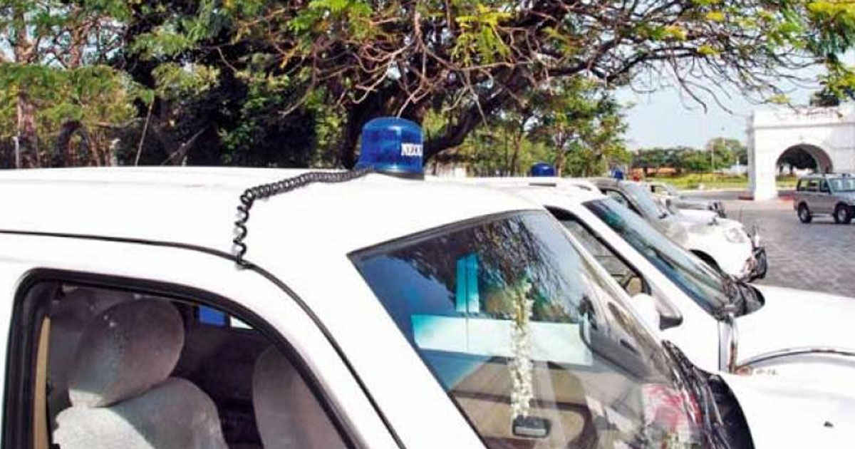 Misuse of Blue Light Car, Agriculture Department Driver Takes Family to Picnic