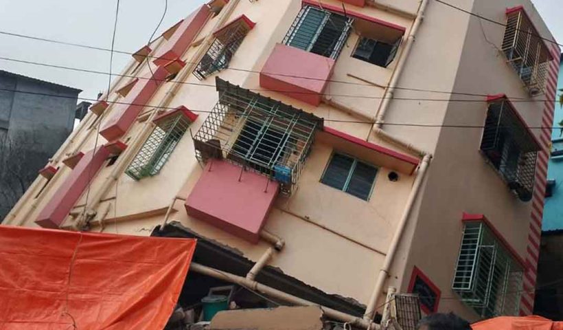 Construction Mishap in Tangra: One Flat Tilts Towards Another in Kolkata