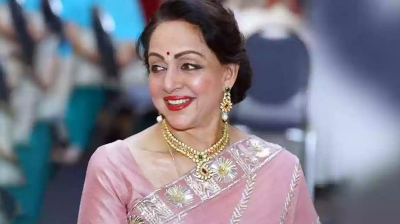 bjp-mp-hema-malini-takes-dip-in-sangam-mauni-amavasya