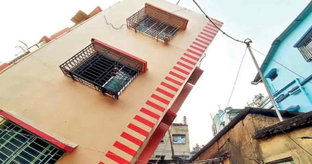 Another Tilted House Found in Bospukur, KMC Faces Growing Pressure