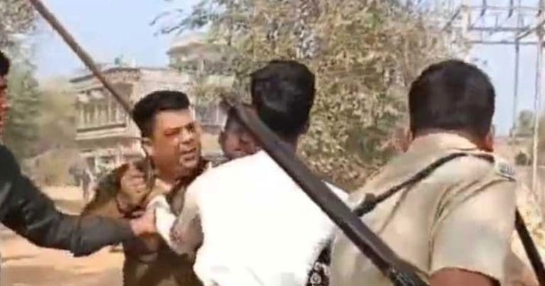 বন্দুক হাতে দুষ্কৃতীদের তাণ্ডব সিউড়িতে, আইসি-র কলার ধরে হুমকি