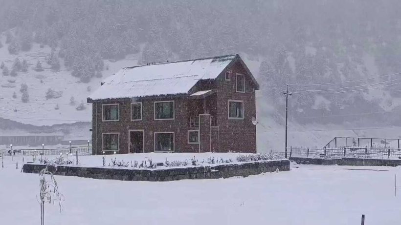 Anantnag Receives Fresh Snowfall: Kashmir and Himachal Pradesh Weather Update