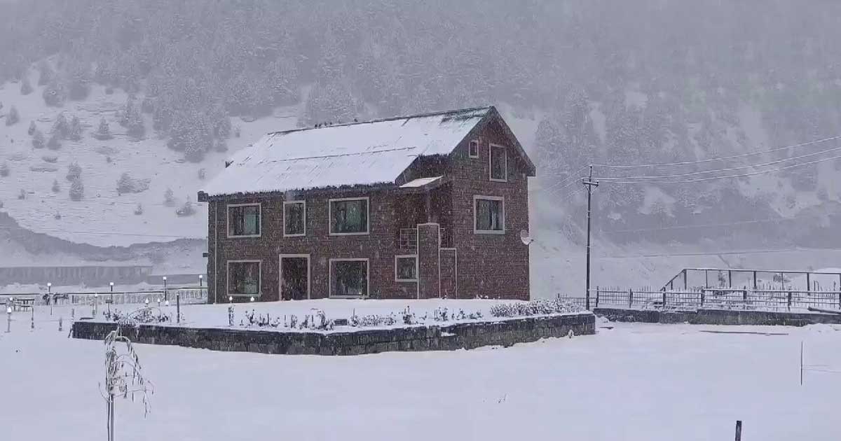 Anantnag Receives Fresh Snowfall: Kashmir and Himachal Pradesh Weather Update