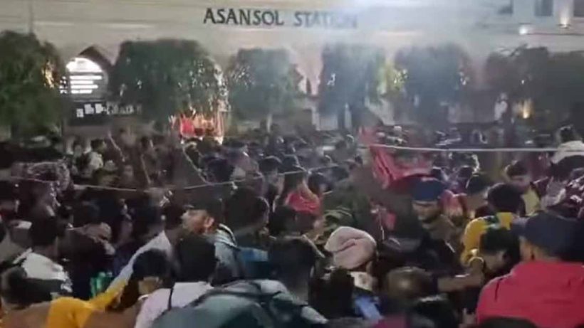 Asansol Station Faces Massive Crowd