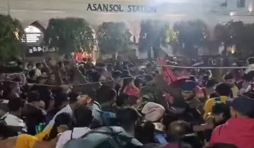 Asansol Station Faces Massive Crowd