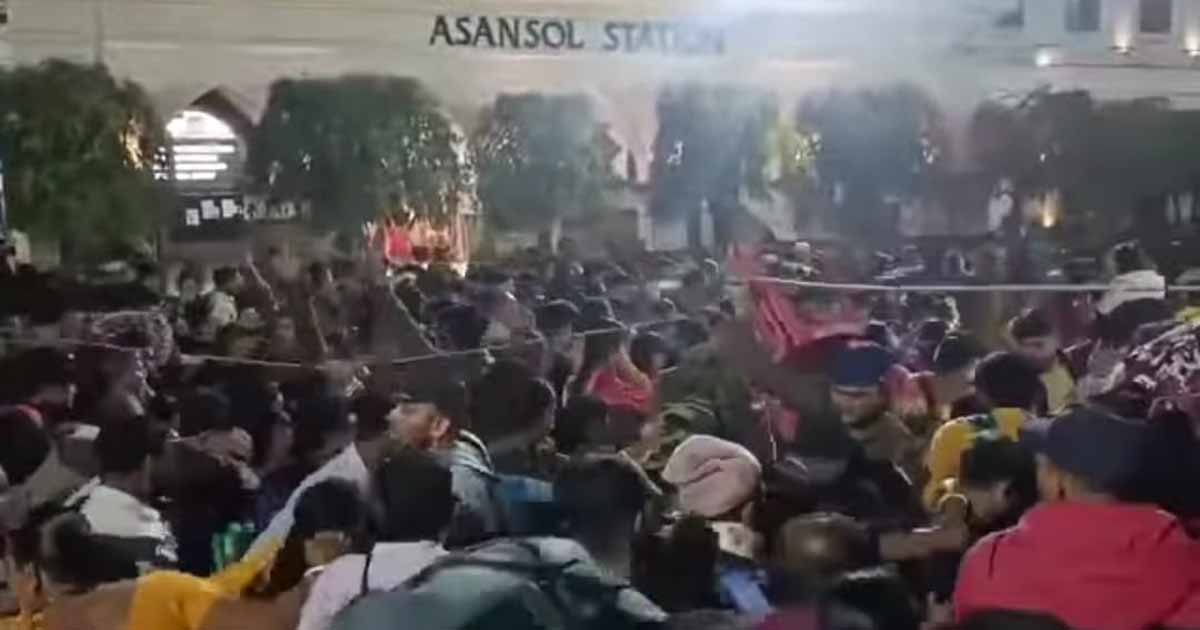 Asansol Station Faces Massive Crowd