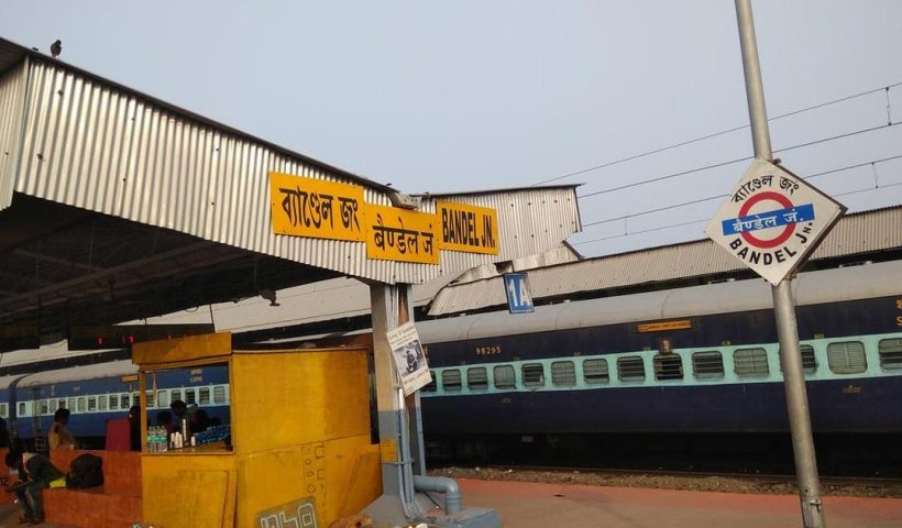 bandel-overhead-wire-breaks-train-services-disrupted