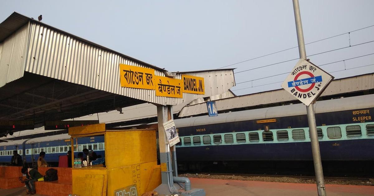 bandel-overhead-wire-breaks-train-services-disrupted