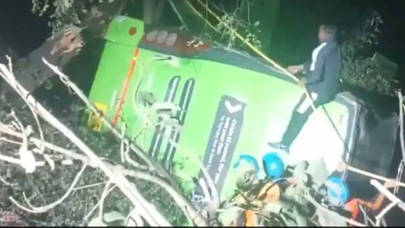 Driver Killed and 17 Injured as Bus Carrying Pilgrims Falls Into Gorge in Jammu & Kashmir