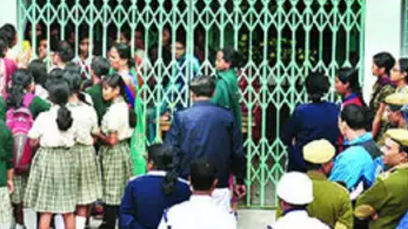 behala-school-incident-teachers-hostage-students-protest