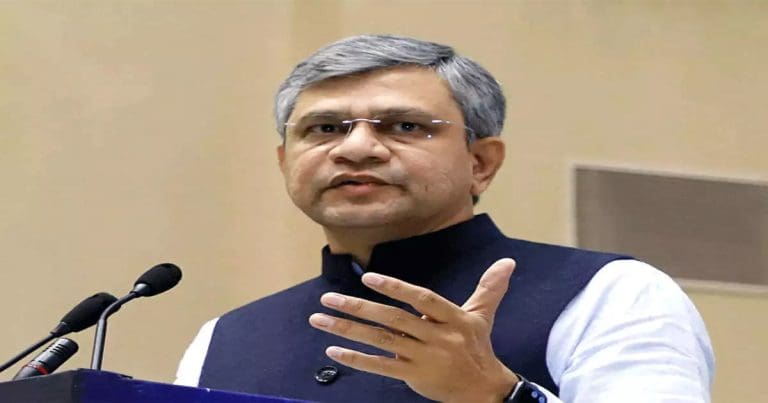 নয়া দিল্লির বিতর্কের মাঝেই যুব সমাজকে বার্তা অশ্বিনীর