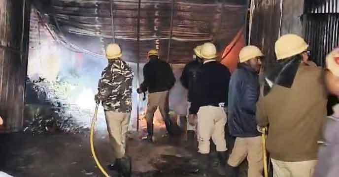 Fire Breaks Out at Sack Factory in Howrah's Bankra