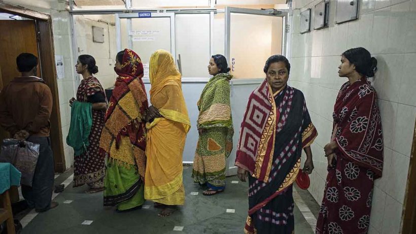 Patients Left Lying Outside Due to Lack of Beds, Inhumane Scene at Baruipur Subdistrict Hospital