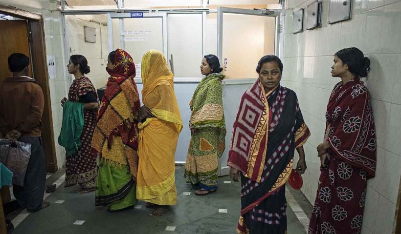 Patients Left Lying Outside Due to Lack of Beds, Inhumane Scene at Baruipur Subdistrict Hospital