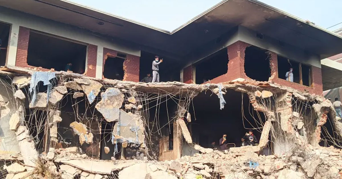 protesters of banglades demolish mujibs house in dhaka