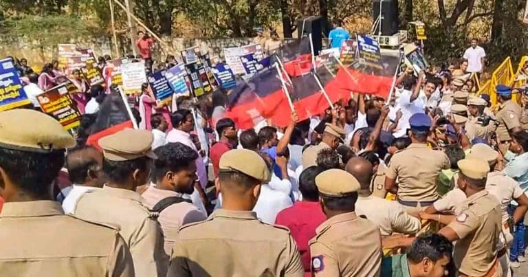 স্টালিনের ডাকে সুকান্তর বিরুদ্ধে বিক্ষোভ ছাত্র সংগঠনের