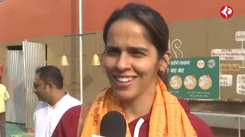 saina-nehwal-holy-dip-triveni-sangam-hails-up-govt-Mahakumbh 2025