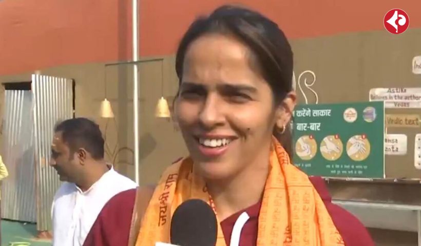 saina-nehwal-holy-dip-triveni-sangam-hails-up-govt-Mahakumbh 2025