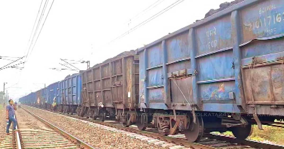 Major Train Mishap Averted: Coal-Laden Goods Train Detaches at Chandrakona Road