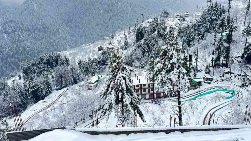 Heavy Snowfall Hits Himachal, Uttarakhand & J&K: Roads Blocked, Schools Shut, Rescue Ops On"