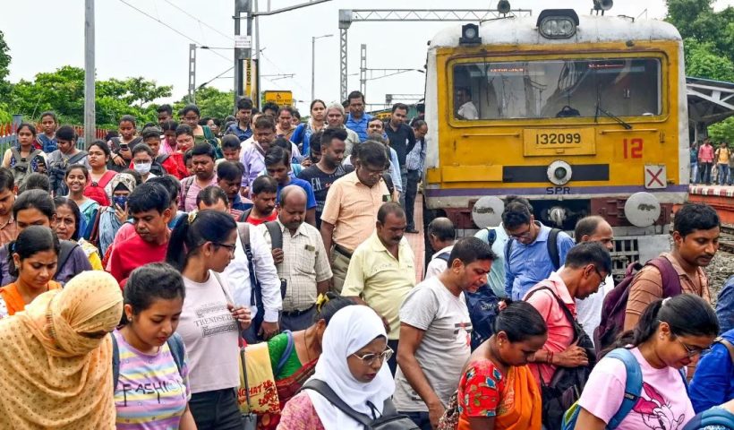 Signal Disruption at Dumdum, Commuters Face Severe Inconvenience