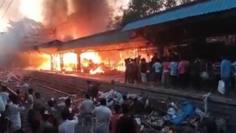 Fire Breakout: Santoshpur Station Blaze Causes Suspension of Train Services on Sealdah-Budge Budge Line