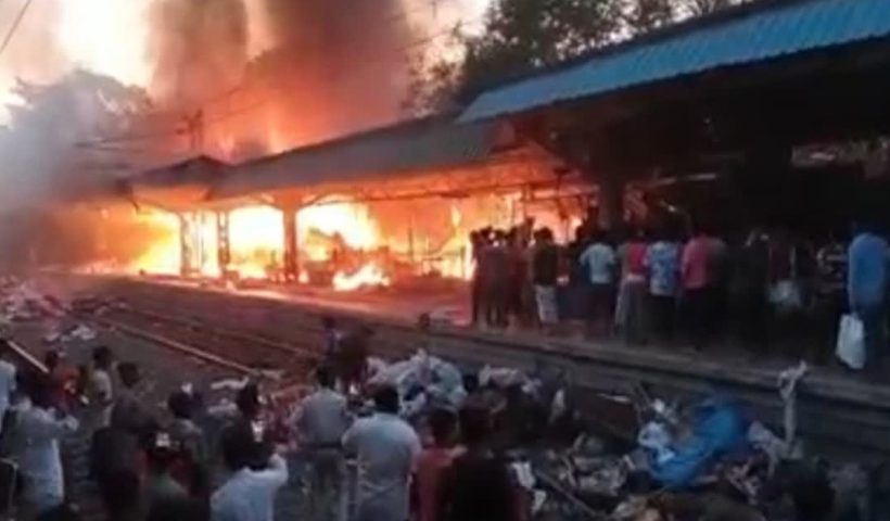 Fire Breakout: Santoshpur Station Blaze Causes Suspension of Train Services on Sealdah-Budge Budge Line