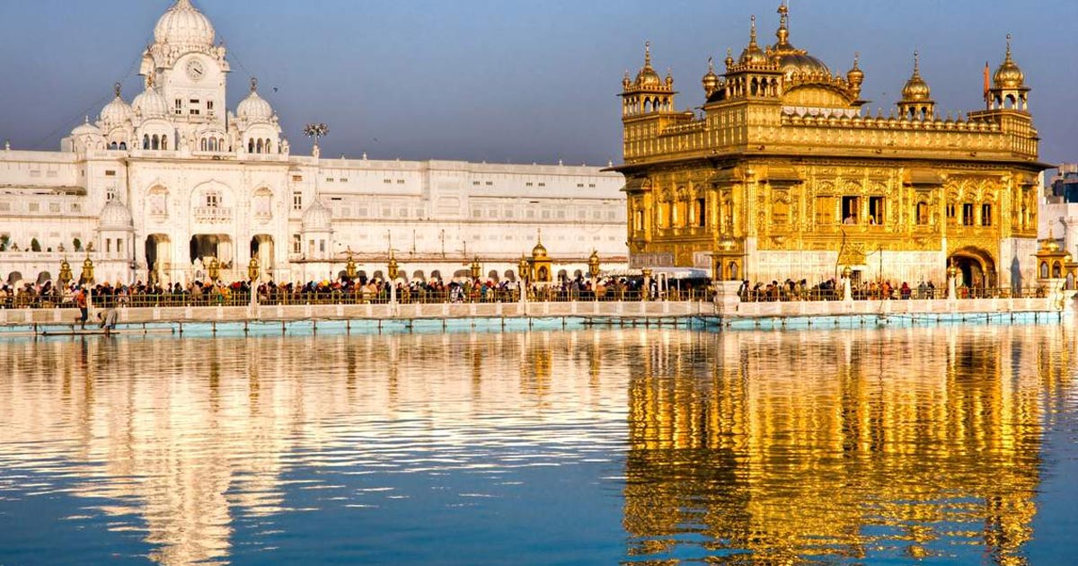 attack-on-pilgrims-with-swords-in-golden-temple-amritsar-five-injured