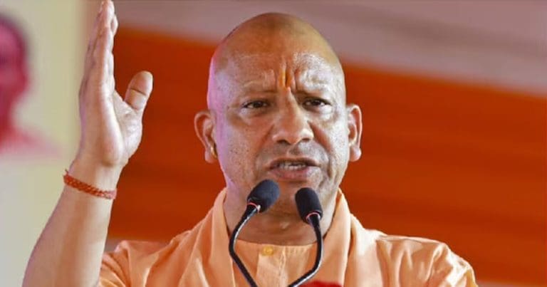 ‘রাস্তা যান চলাচলের জন্য, নামাজ পড়ার জন্য নয়’, বিস্ফোরক মন্তব্য যোগীর