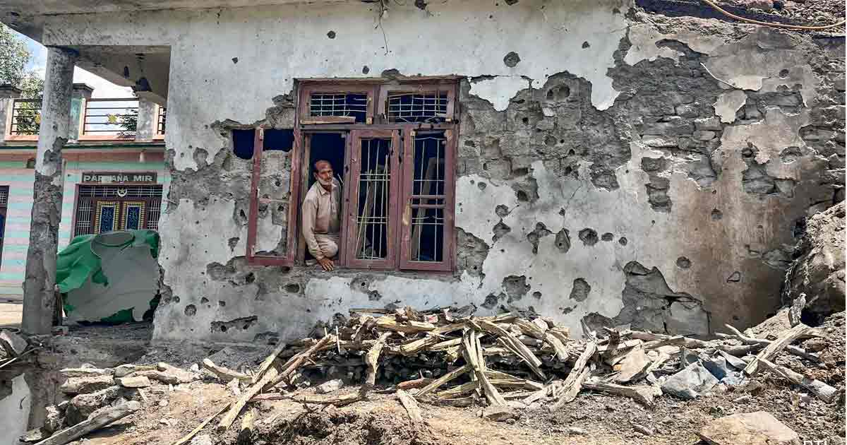 Jammu and Kashmir LG Announces Govt Job for Families of Cross-Border Shelling Victims