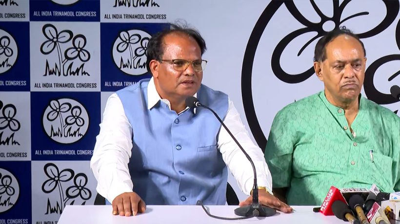 ফুল বদল! বিজেপি ছেড়ে তৃণমূলে প্রাক্তন কেন্দ্রীয় মন্ত্রী জন বার্লা