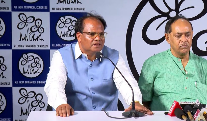 ফুল বদল! বিজেপি ছেড়ে তৃণমূলে প্রাক্তন কেন্দ্রীয় মন্ত্রী জন বার্লা