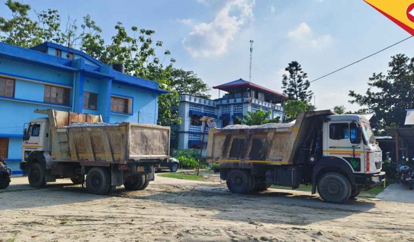 Mamata Banerjee Crackdown on Illegal Sand Smuggling: 5 Dumpers Seized in Mathabhanga