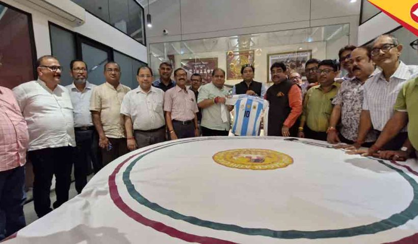 Lionel Messi's Signed Green-Maroon Jersey Gifted to Mohun Bagan on His 38th Birthday Thrills Fans