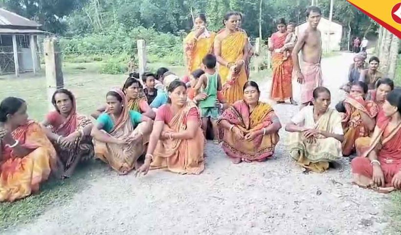 Villagers Protest Barbed Wire Fence Around 40-Year-Old Temple in Mathabhanga Nendarpara