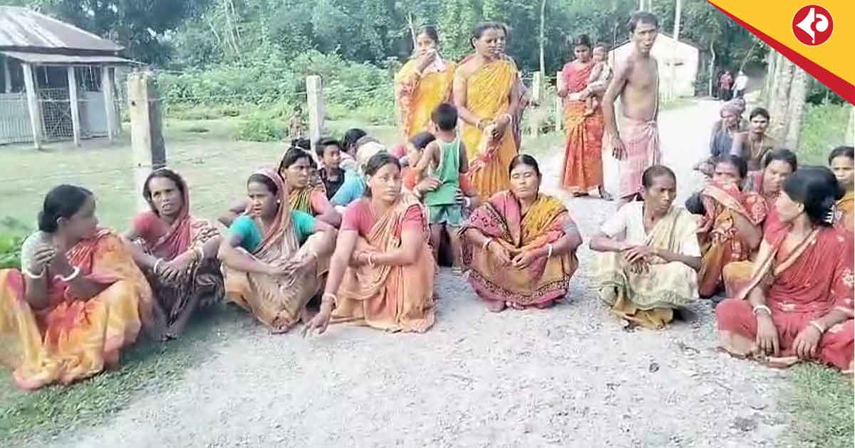 Villagers Protest Barbed Wire Fence Around 40-Year-Old Temple in Mathabhanga Nendarpara